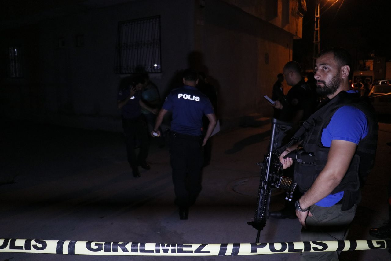 Çocukların kavgasına büyükler karışınca ortalık savaş alanına döndü: 6 yaralı 1