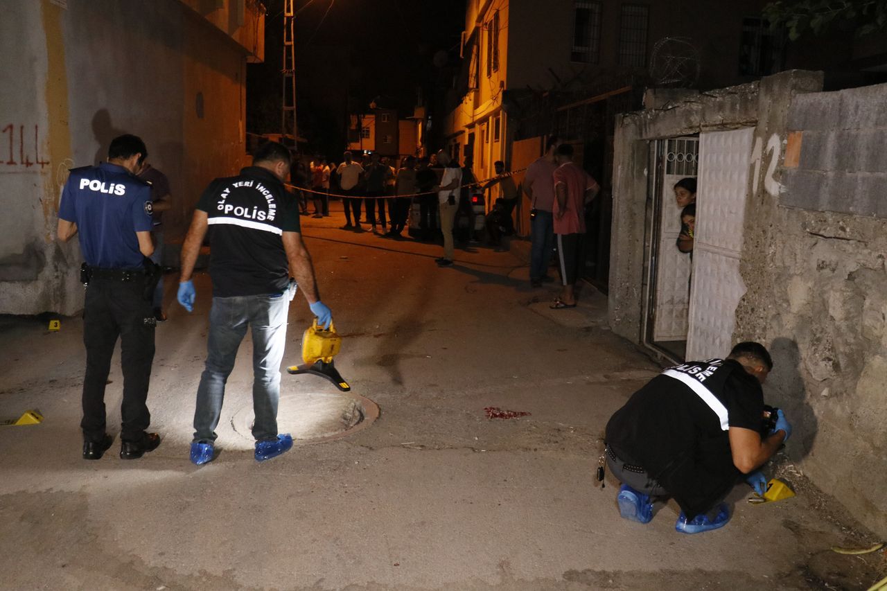 Çocukların kavgasına büyükler karışınca ortalık savaş alanına döndü: 6 yaralı 4