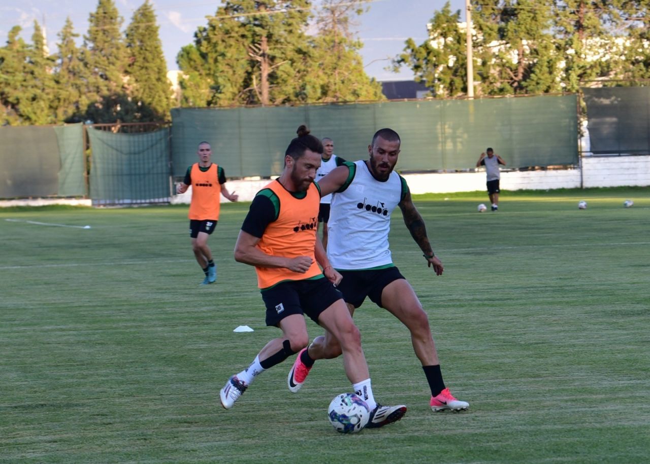 Mesut Bakkal yönetimindeki Denizlispor, yeni sezona taktiksel çalışmalarla başladı 1