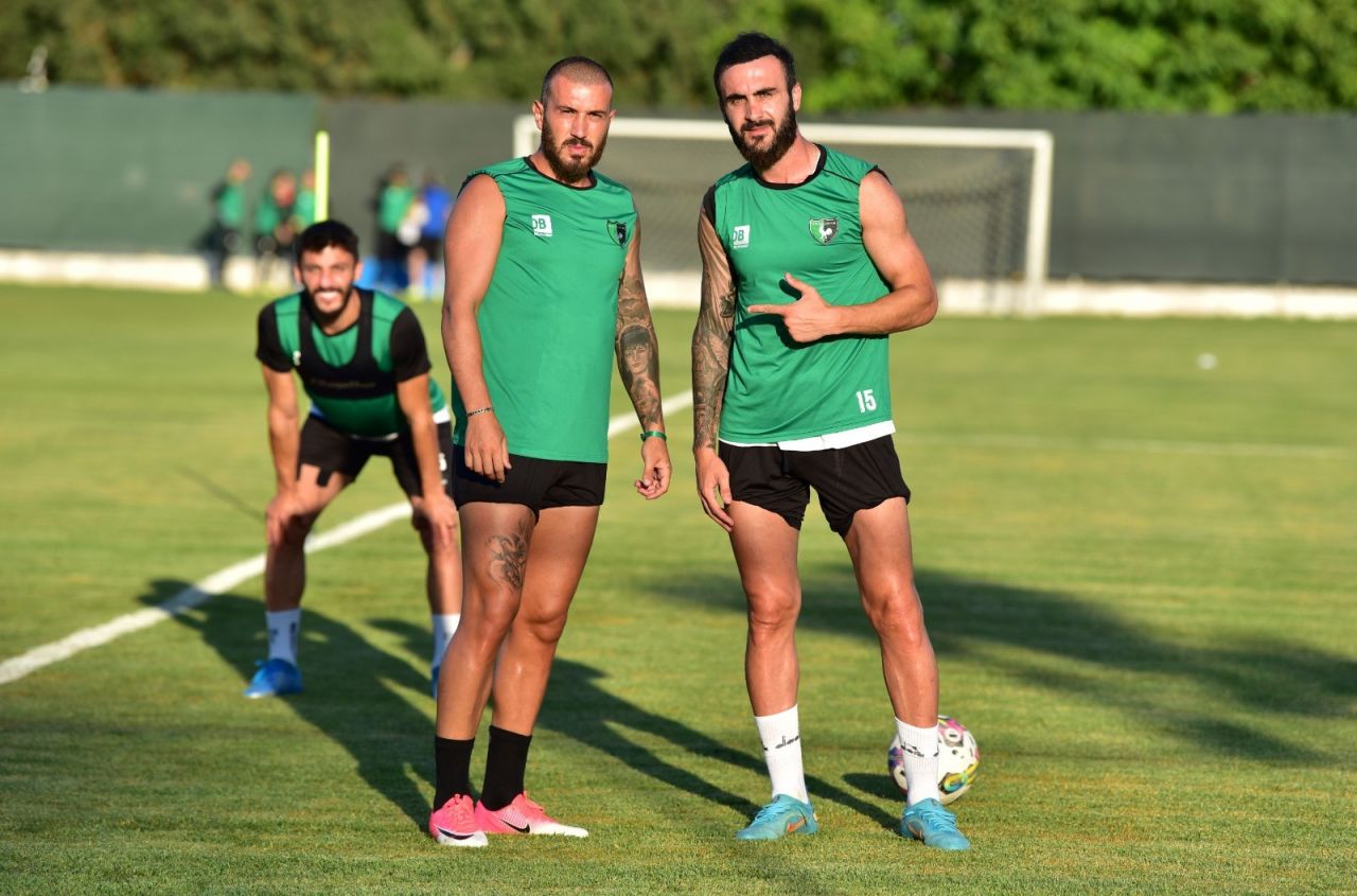 Mesut Bakkal yönetimindeki Denizlispor, yeni sezona taktiksel çalışmalarla başladı 3