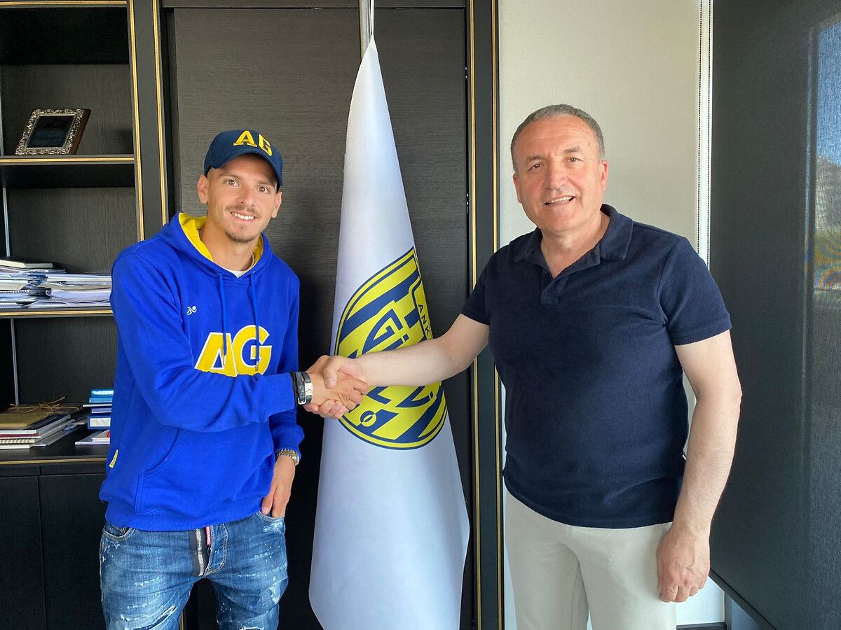 Süper Lig 2022-2023 sezonu ekiplerinden transfer haberleri art arda geliyor 39