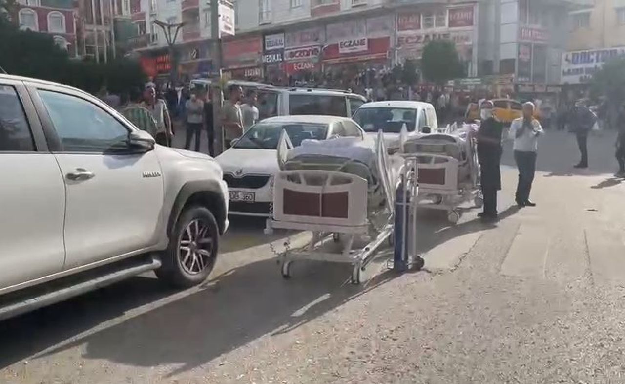 Mardin’de trafo patladı! Dumandan etkilenen yeni doğan bebekler vinçle tahliye edildi 4