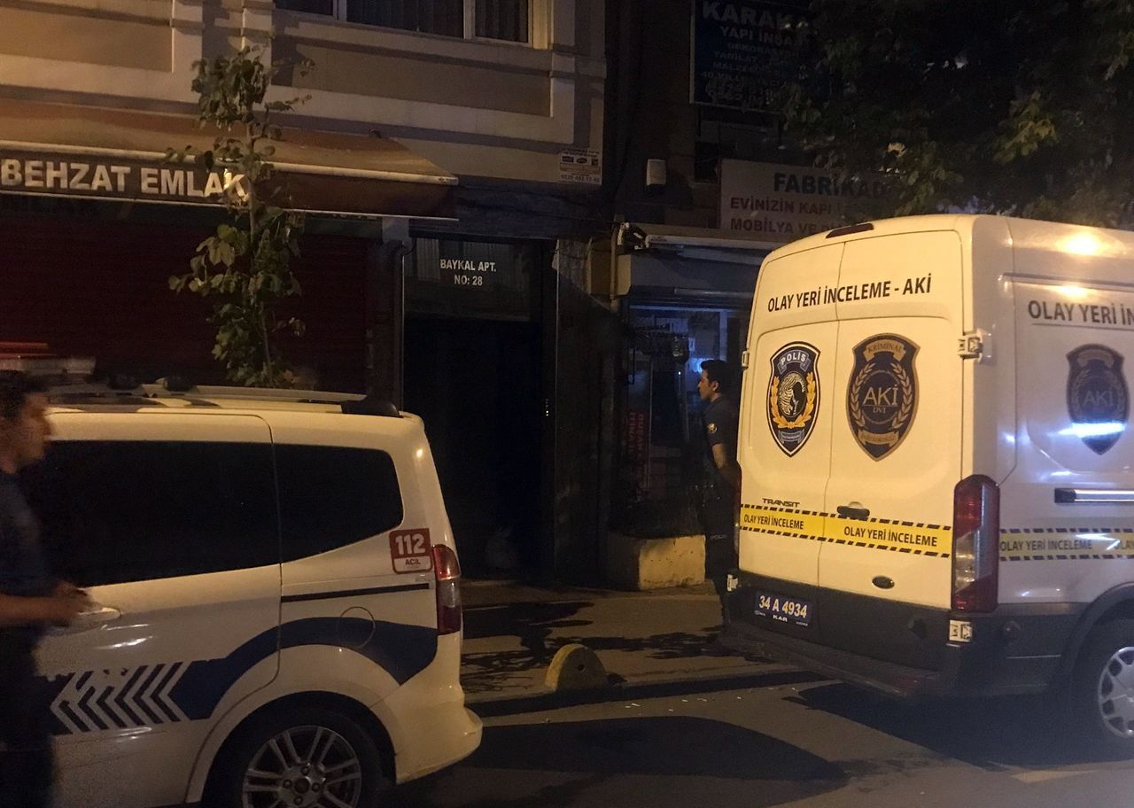 Fatih’te dehşet! 81 yaşındaki annesinin boğazını bıçakla kesti 2