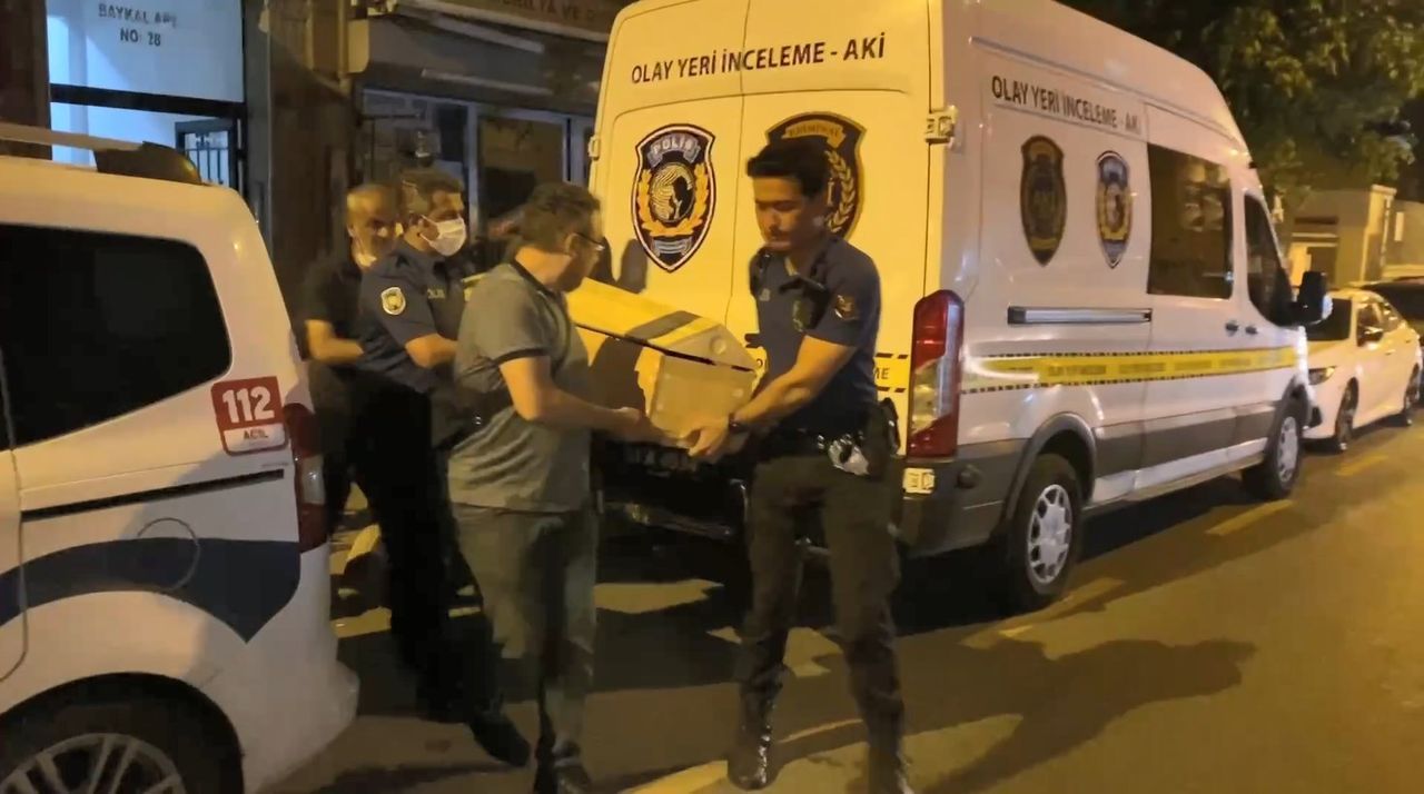 Fatih’te dehşet! 81 yaşındaki annesinin boğazını bıçakla kesti 7