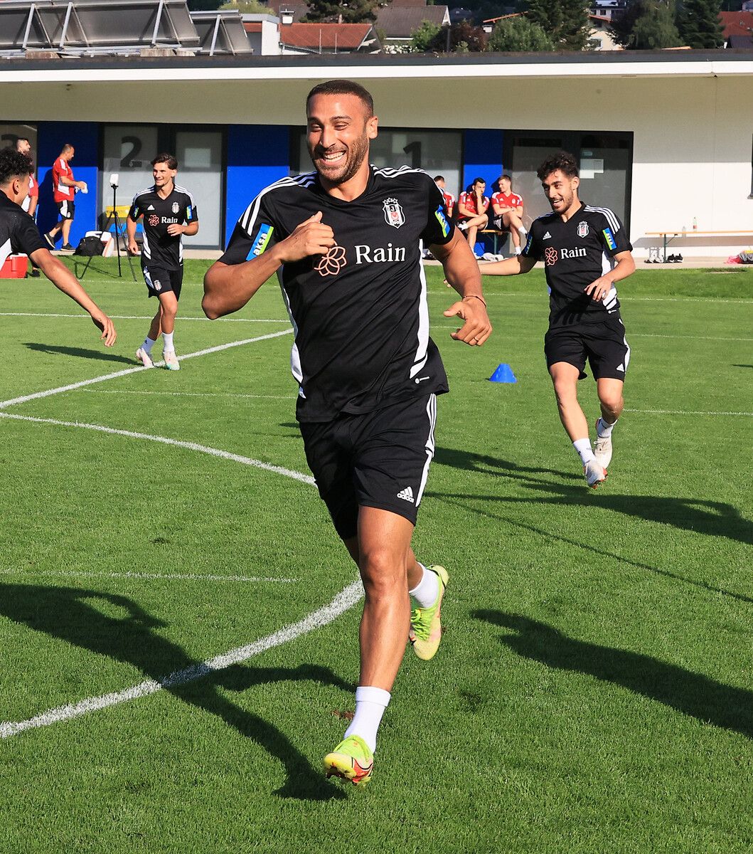 Nihat Kahveci yeni transferleri yorumladı: Muleka ve Weghorst ikilisi birbirini tamamlamalı 3
