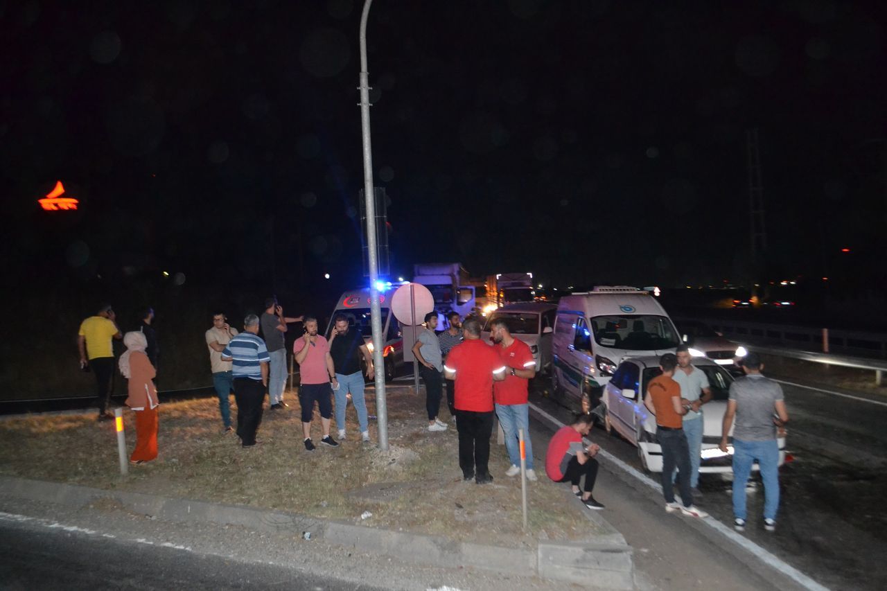 Tekirdağ'da TIR dehşeti! Kırmızı ışıkta bekleyen 8 aracı biçti 1