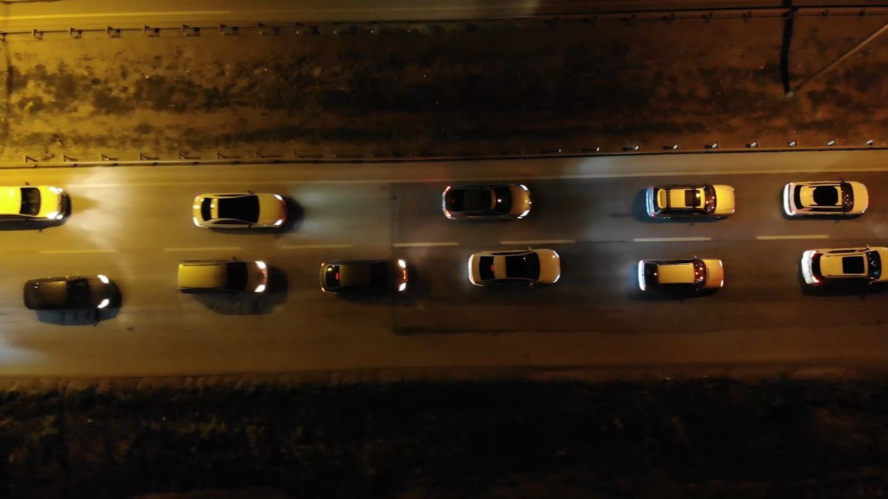 Tatilciler yollara döküldü! 43 ilin geçiş güzergahı gece yarısı 'kilitlendi' 4