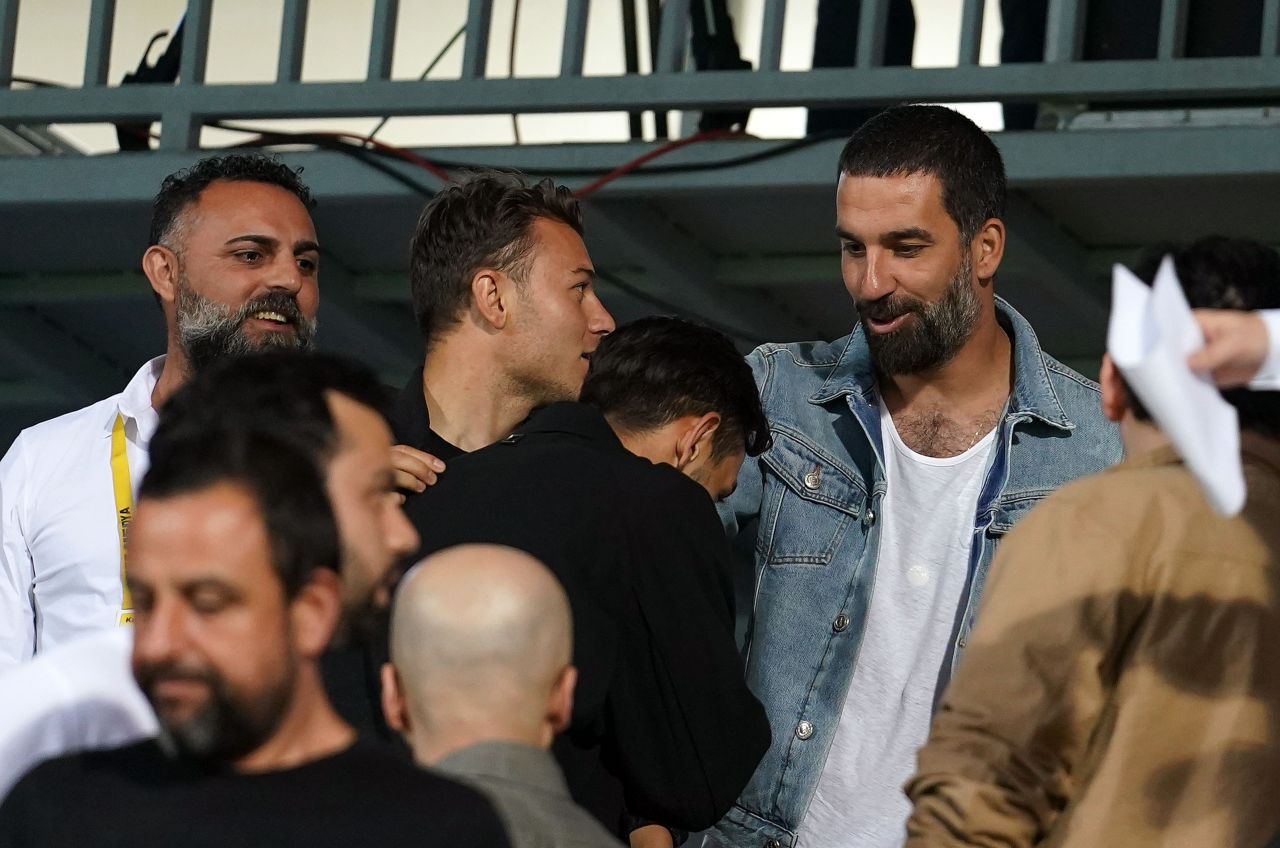 Türk futbolunun önemli ismi Arda Turan, Londra'ya gidiyor! Kraliyet ailesi ile yan yana olacak 2