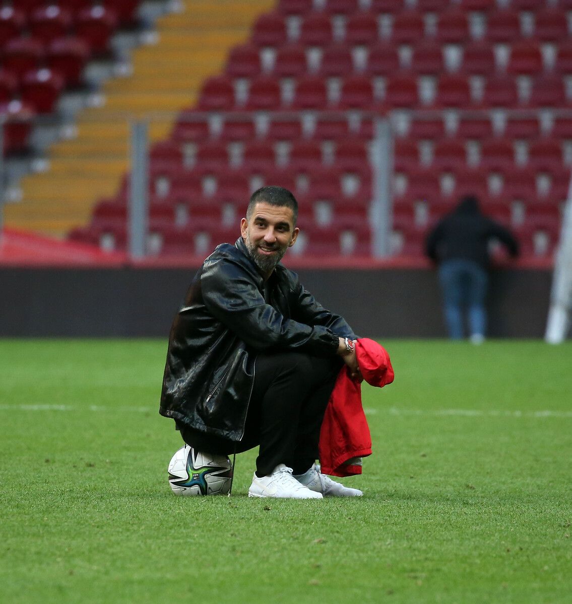 Türk futbolunun önemli ismi Arda Turan, Londra'ya gidiyor! Kraliyet ailesi ile yan yana olacak 4