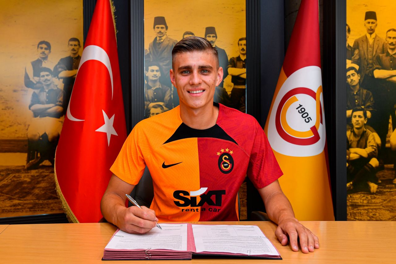 Yeni transfer Kazımcan Karataş, Galatasaray'da sırtında taşıyacağı forma numarasını açıkladı 1