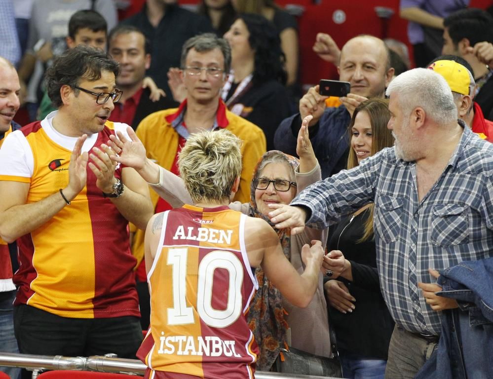 Eski kaptanı Galatasaray'a geri döndü! Işıl Alben ile 1+1 yıllık sözleşme imzalandı 4