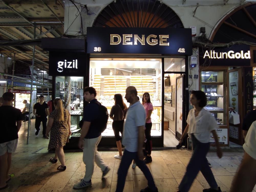 Arefe Günü'nde Kapalıçarşı'da turist yoğunluğu 3