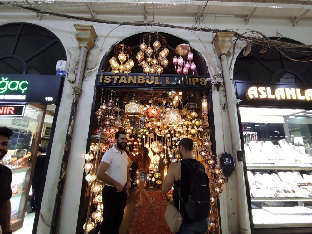 Arefe Günü'nde Kapalıçarşı'da turist yoğunluğu 5