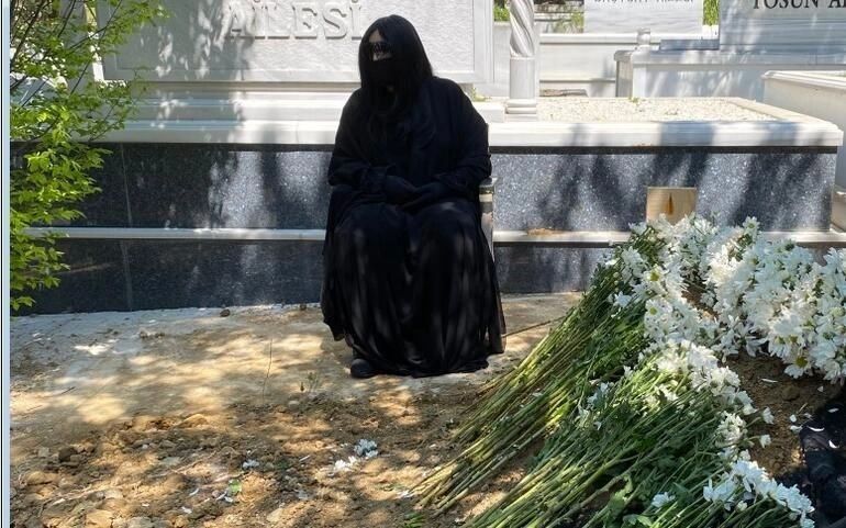 Bülent Ersoy Mezarı Başında Okunacak Şarkıyı Açıkladı! Diva'nın Vasiyetine Kimse İnanamadı 1