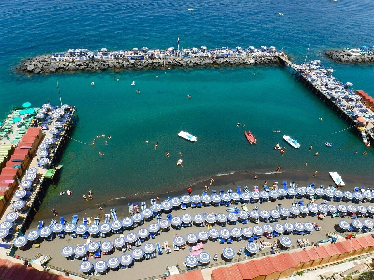 Dünyaca ünlü turizm merkezinde bikiniyle dolaşma yasağı geldi 5