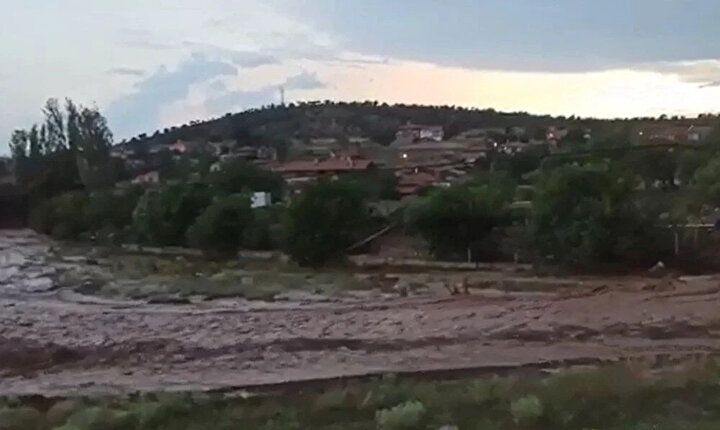 Türkiye'de sağanak yağış hayatı felç etti: Bilecik'te bir kadın hayatını kaybetti! 14