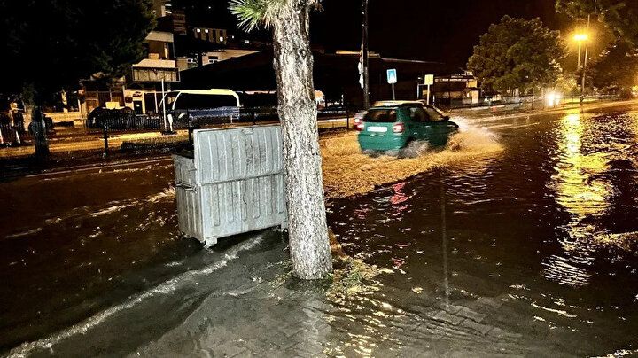 Türkiye'de sağanak yağış hayatı felç etti: Bilecik'te bir kadın hayatını kaybetti! 17