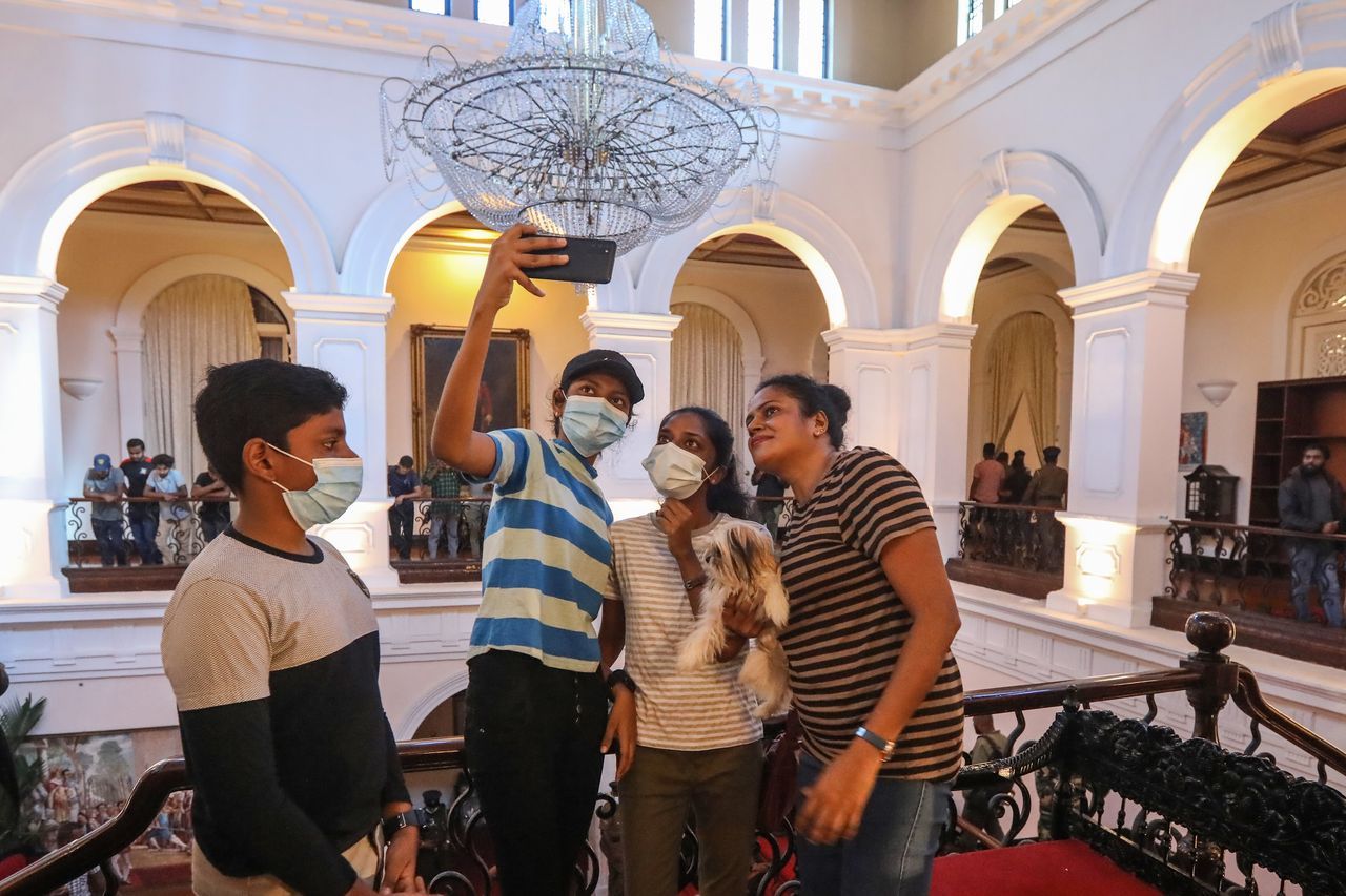 Sri Lanka’da protestocular başkanlık konutunu boşaltmıyor 4