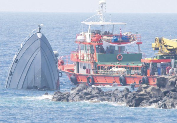Hakan Sabancı'nın Bodrum'daki 'aşk teknesi' battı! Birden sulara gömüldü 2