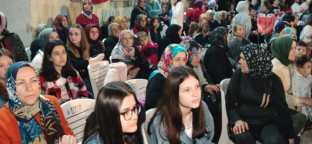 200 yıllık gelenek: Kurbanlık hayvanların derilerini giyip insanları korkutuyorlar 8