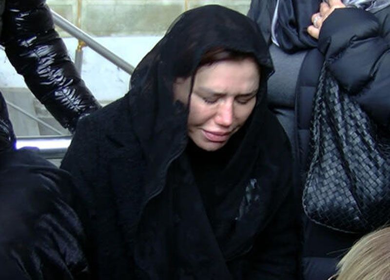 Geçen yıl da babası vefat etmişti... Şarkıcı Ceylan'ı kahreden ölüm! Ablası Nalan Avcı kansere yenik düştü 7