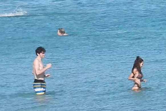 Ebru Şahin ile Cedi Osman aşklarının başladığı Çeşme'de balayı yapıyor 8