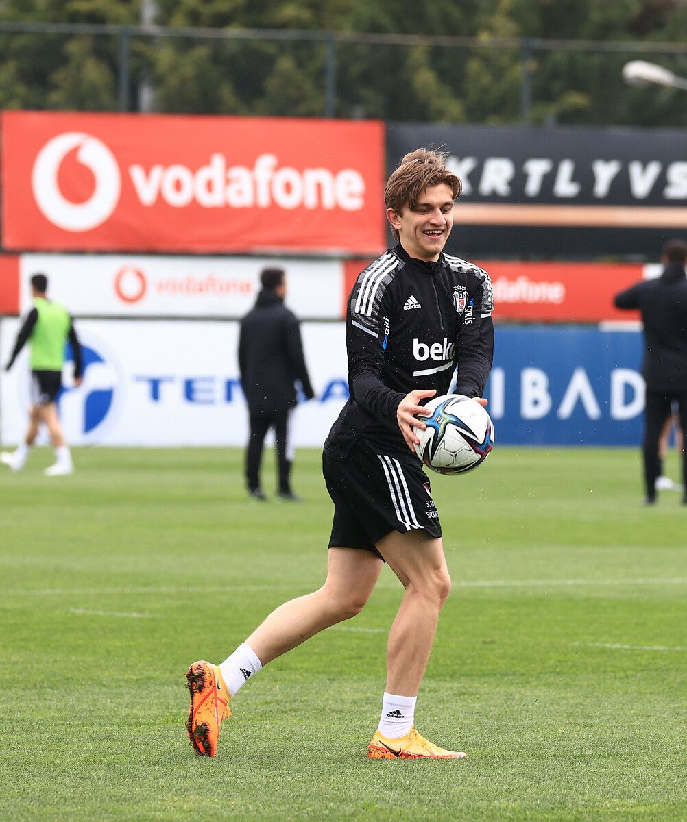 Beşiktaş'tan umutlu olduğunu söyleyen Ceyhun Kazancı transferlerle ilgili konuştu 12