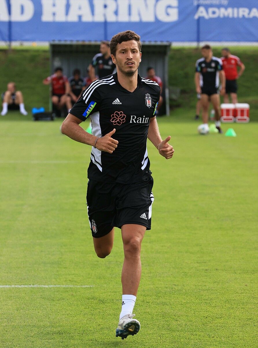 Beşiktaş'tan umutlu olduğunu söyleyen Ceyhun Kazancı transferlerle ilgili konuştu 18
