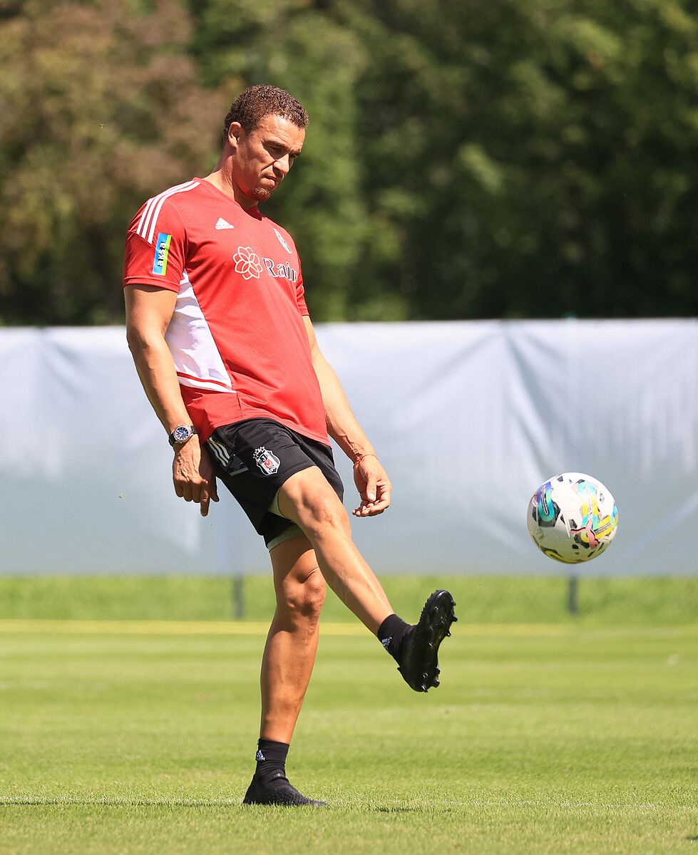 Beşiktaş'tan umutlu olduğunu söyleyen Ceyhun Kazancı transferlerle ilgili konuştu 10
