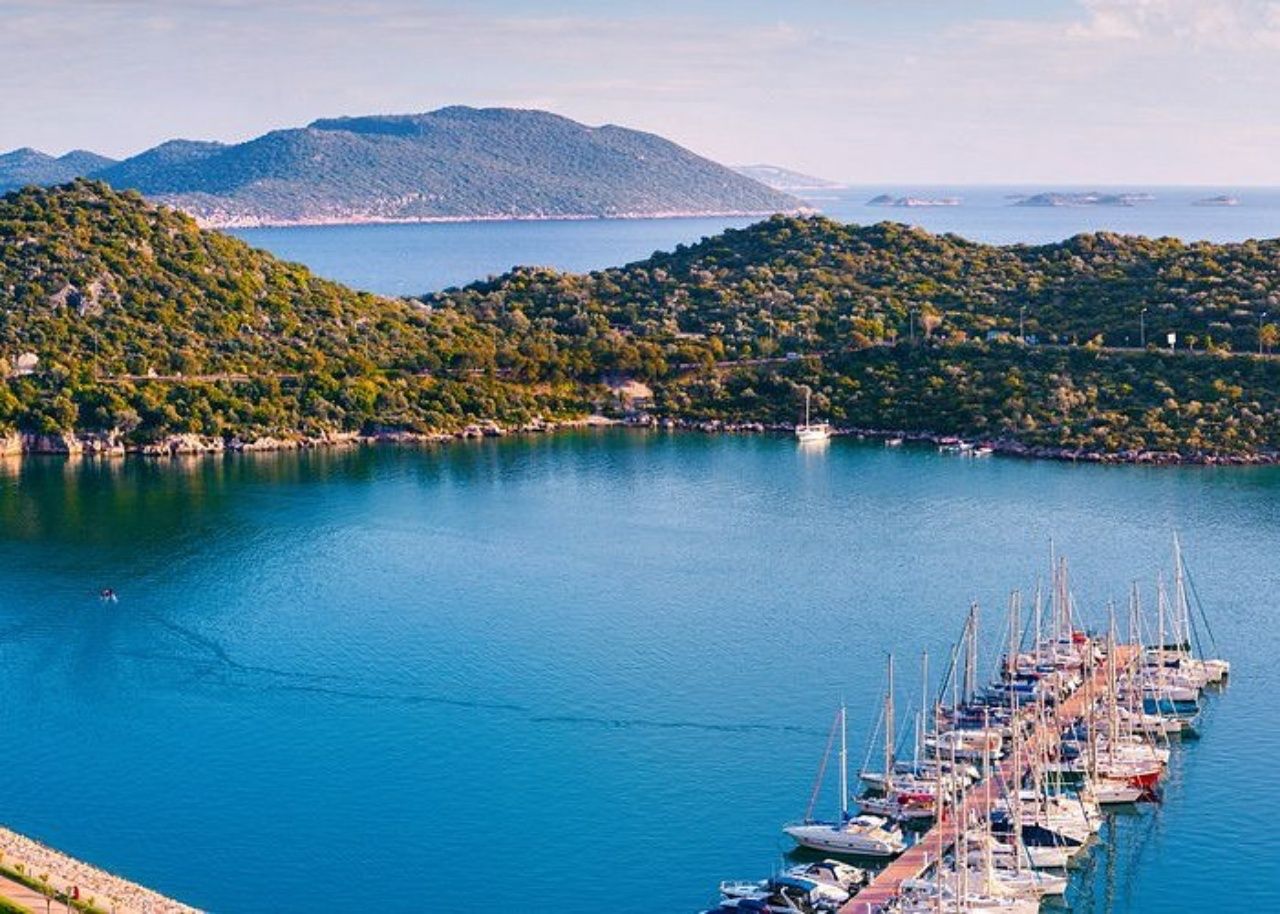 Bayram tatilinde turistlerin akınına uğradı. Nüfusu 4 katına çıktı 5