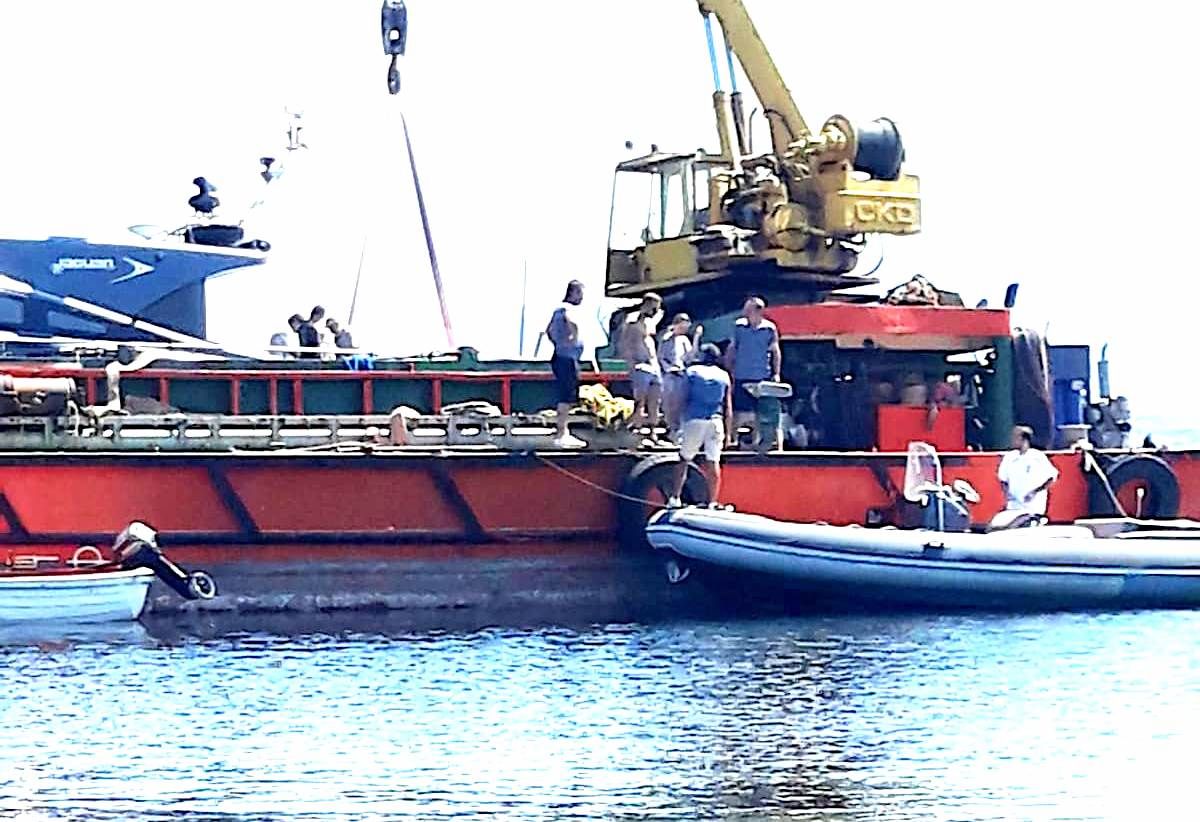 Lüks yatı sulara gömülmüştü... Hakan Sabancı tersanedeki yatını görmeye gitti 3