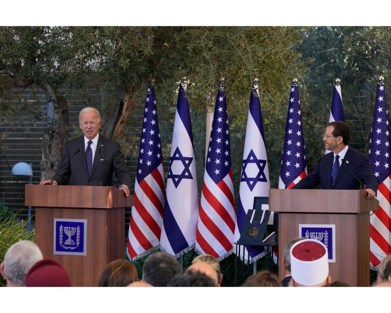 Biden, Orta Doğu ziyaretinin ilk durağı olan İsrail'de C.Başkanı Herzog ile bir araya geldi 1