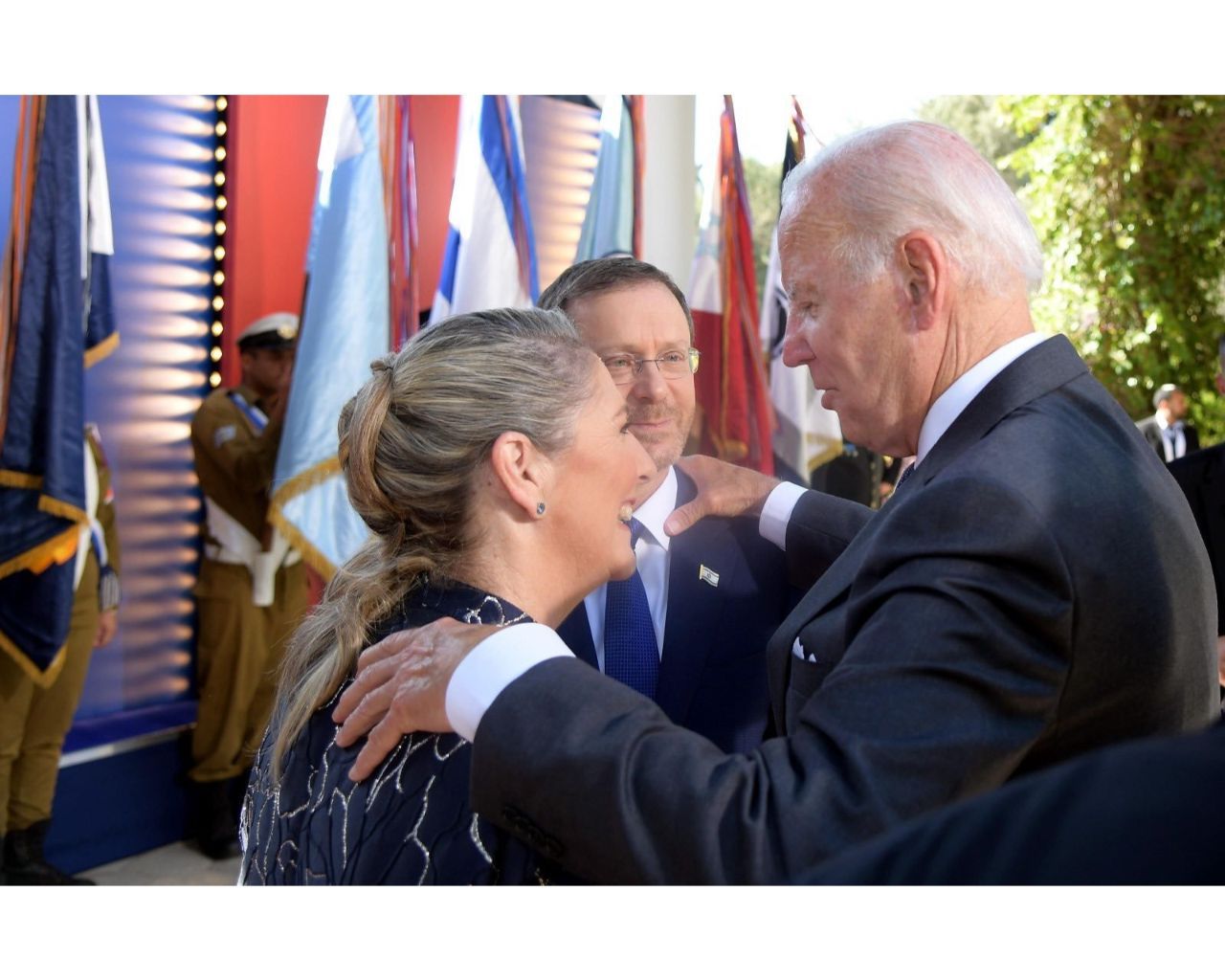 Biden, Orta Doğu ziyaretinin ilk durağı olan İsrail'de C.Başkanı Herzog ile bir araya geldi 8