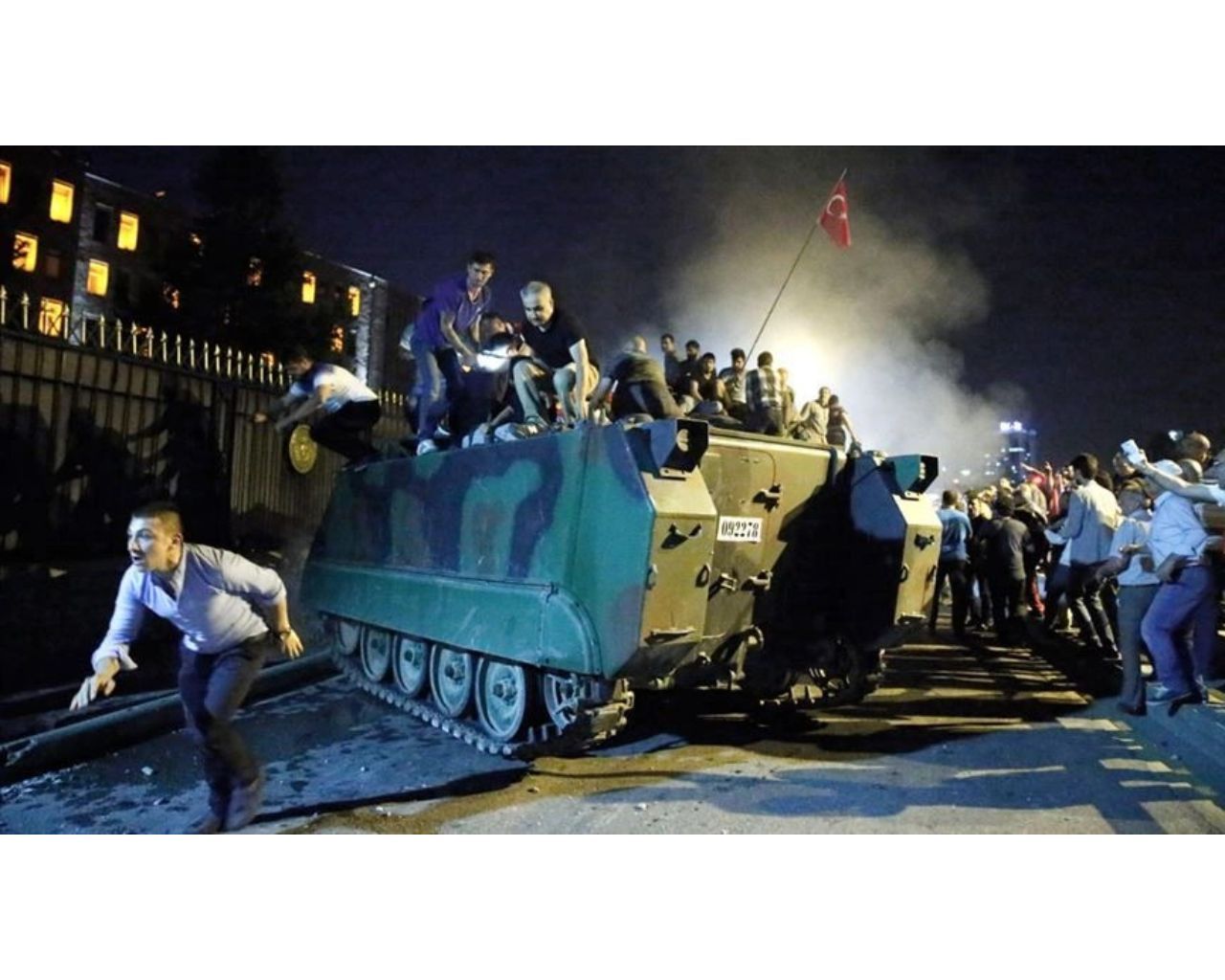 Türkiye genelinde ve yurt dışında 15 Temmuz Destanı'nın 6. yılında 9 bin etkinlik! Tüm camilerden sela okunacak 12