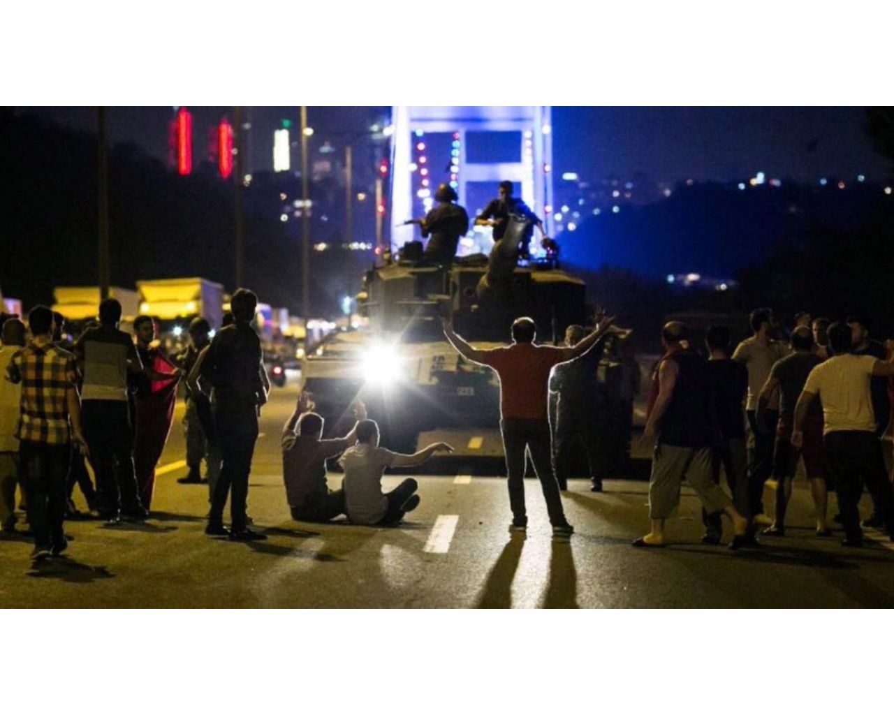 Türkiye genelinde ve yurt dışında 15 Temmuz Destanı'nın 6. yılında 9 bin etkinlik! Tüm camilerden sela okunacak 23