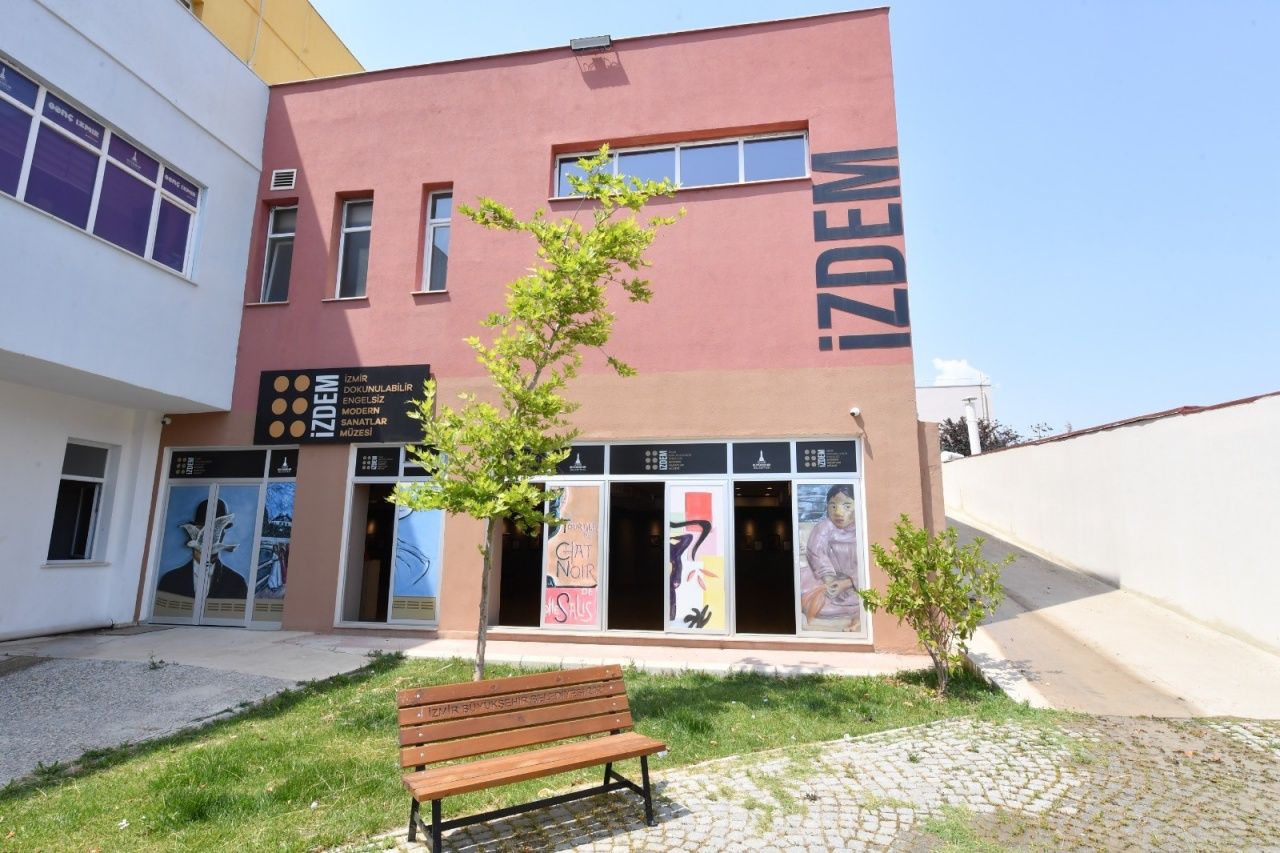 İzmir’de engelli vatandaşlar sanata hissederek ulaşacak 1