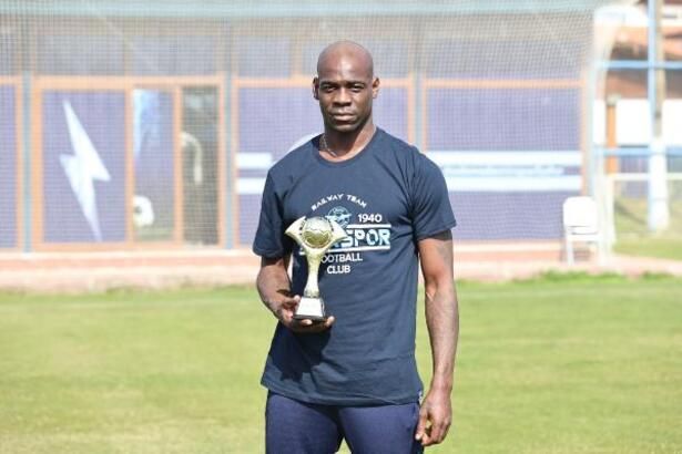 Forvet arayışlarını sürdüren Galatasaray'da, Mario Balotelli transfer listesine yeniden eklendi 4