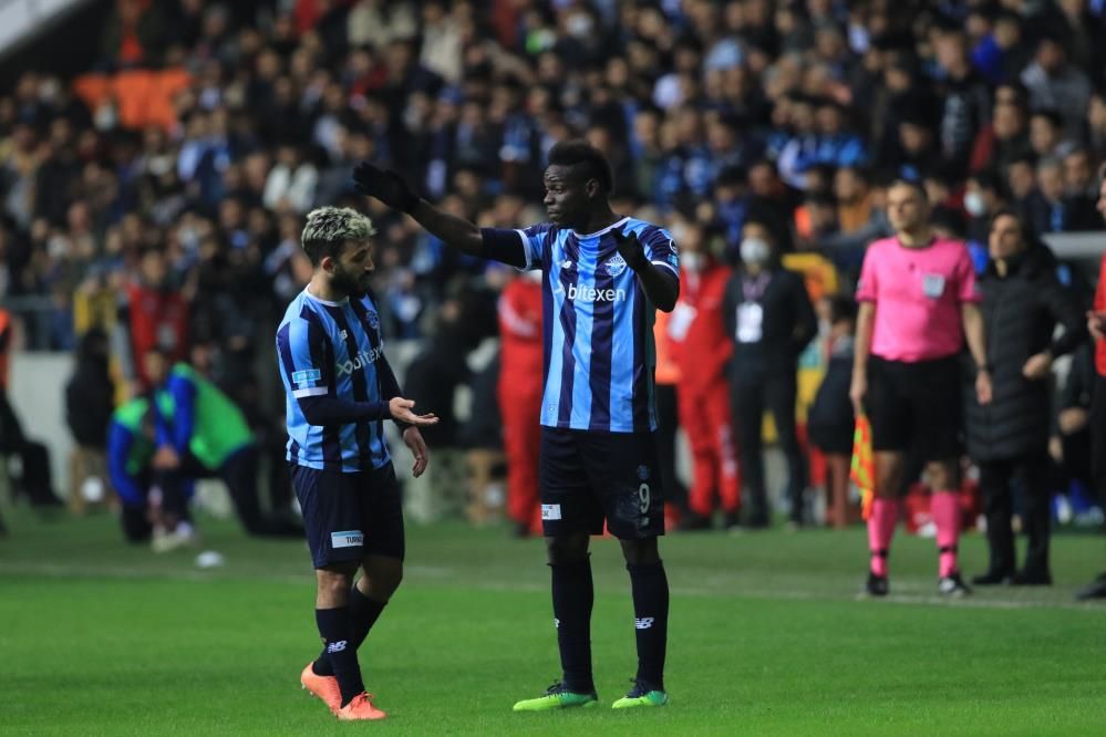 Forvet arayışlarını sürdüren Galatasaray'da, Mario Balotelli transfer listesine yeniden eklendi 6