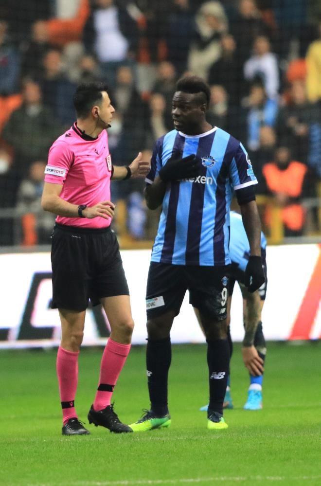 Forvet arayışlarını sürdüren Galatasaray'da, Mario Balotelli transfer listesine yeniden eklendi 7