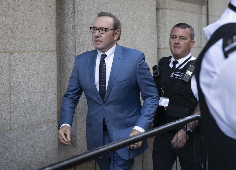 Cinsel tacizle suçlanan Oscar ödüllü aktör Kevin Spacey hakim karşısına çıktı 6