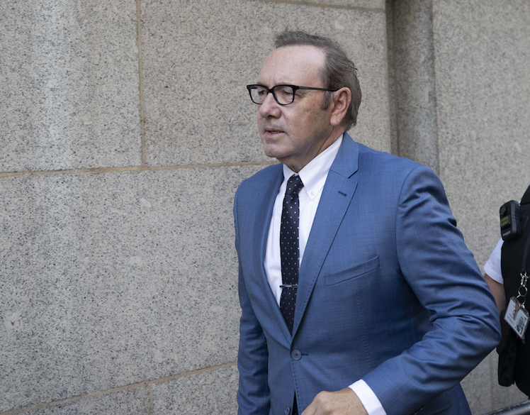Cinsel tacizle suçlanan Oscar ödüllü aktör Kevin Spacey hakim karşısına çıktı 5
