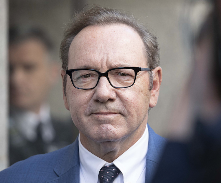 Cinsel tacizle suçlanan Oscar ödüllü aktör Kevin Spacey hakim karşısına çıktı 3