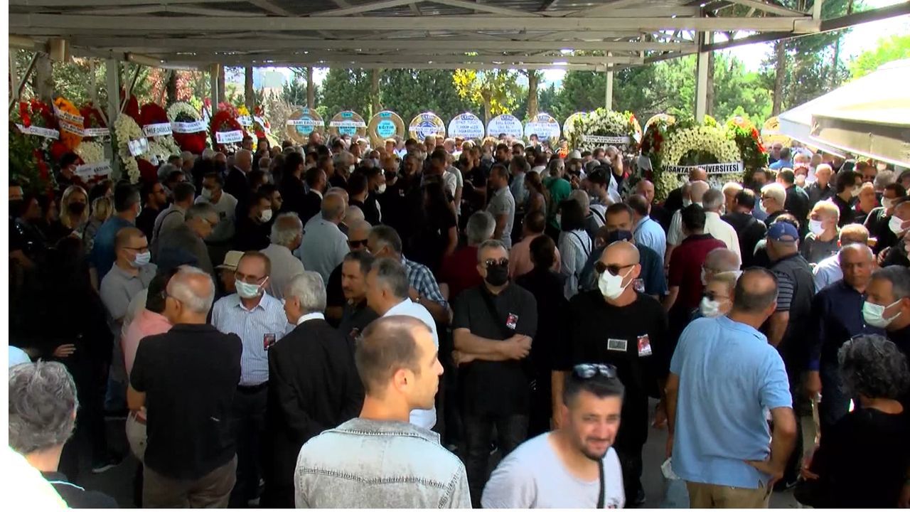 Çiftlik evinde vahşice öldürülen eğitimci Nazmi Arıkan son yolculuğuna uğurlandı 5