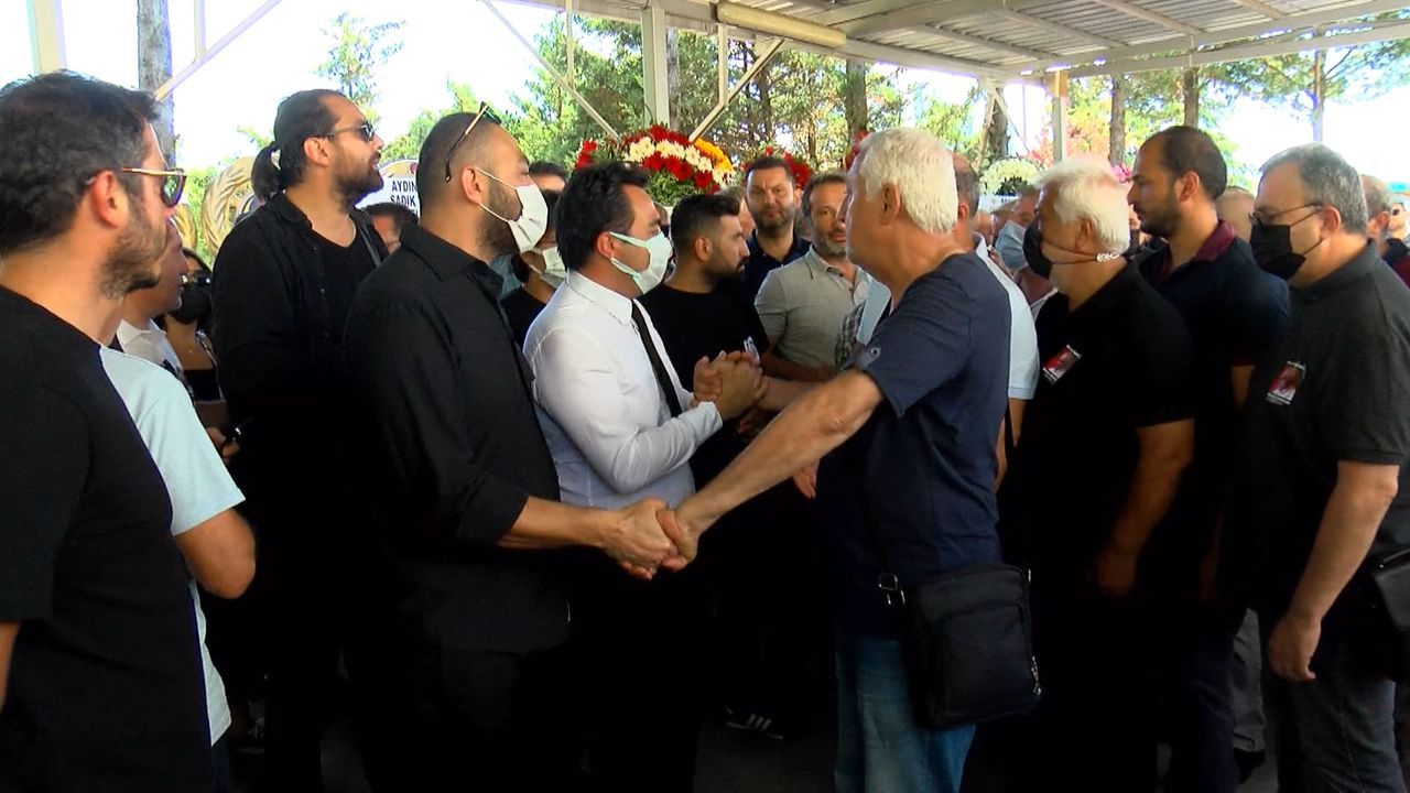 Çiftlik evinde vahşice öldürülen eğitimci Nazmi Arıkan son yolculuğuna uğurlandı 8