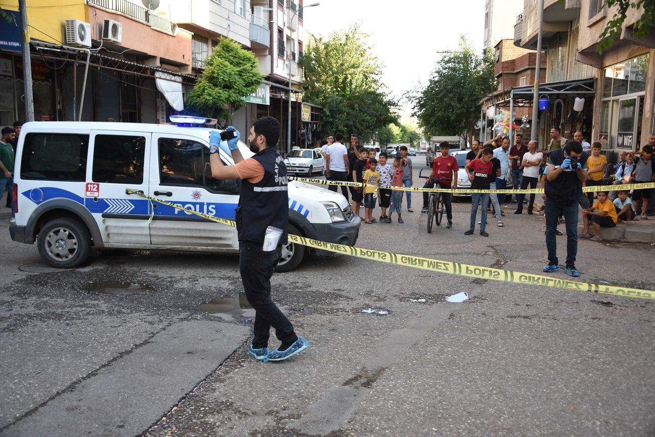Otomobille seyir halindeyken silahlı saldırıya uğradı 5
