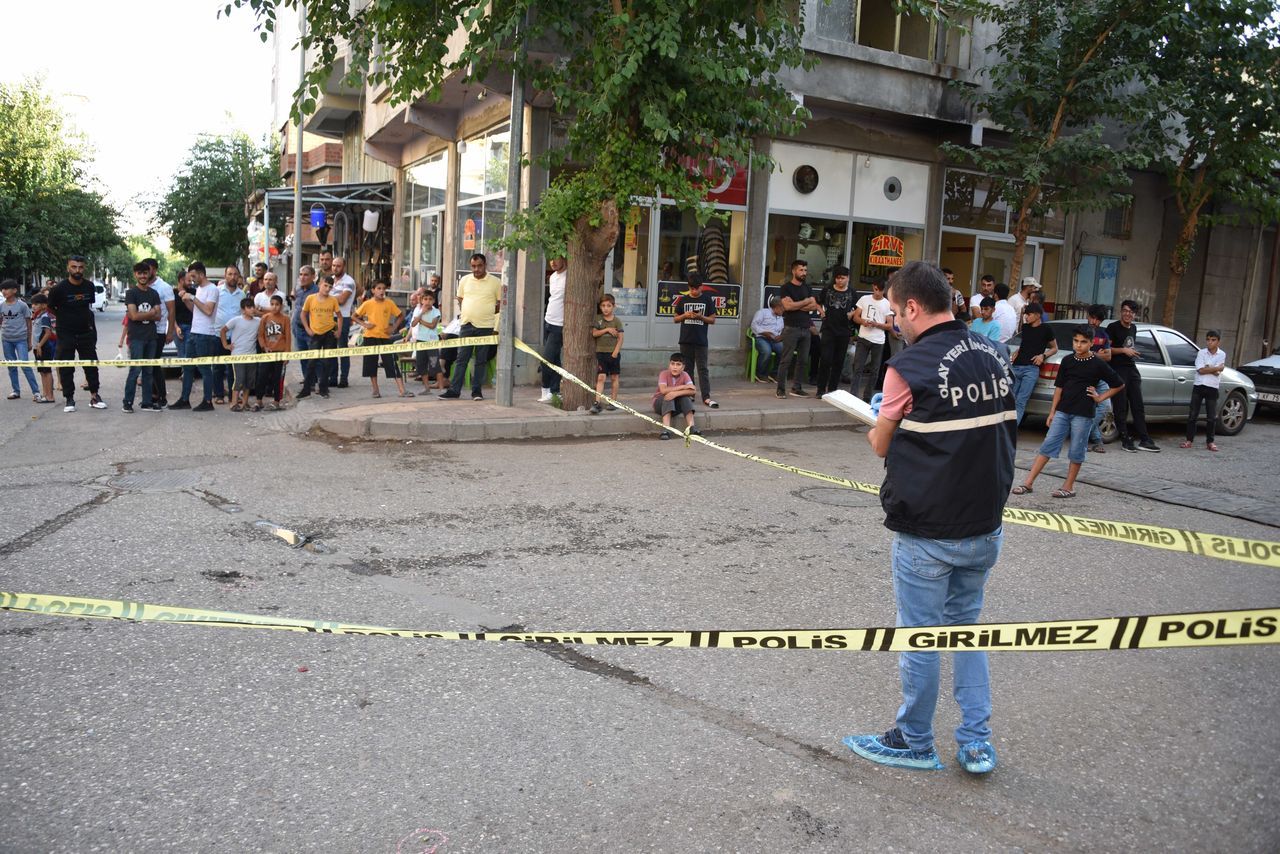 Otomobille seyir halindeyken silahlı saldırıya uğradı 4
