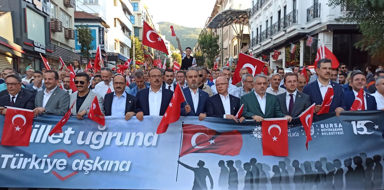 Milyonlar tek yürek oldu! Tüm yurtta 15 Temmuz Demokrasi ve Bayrak Yürüyüşü düzenlendi 1
