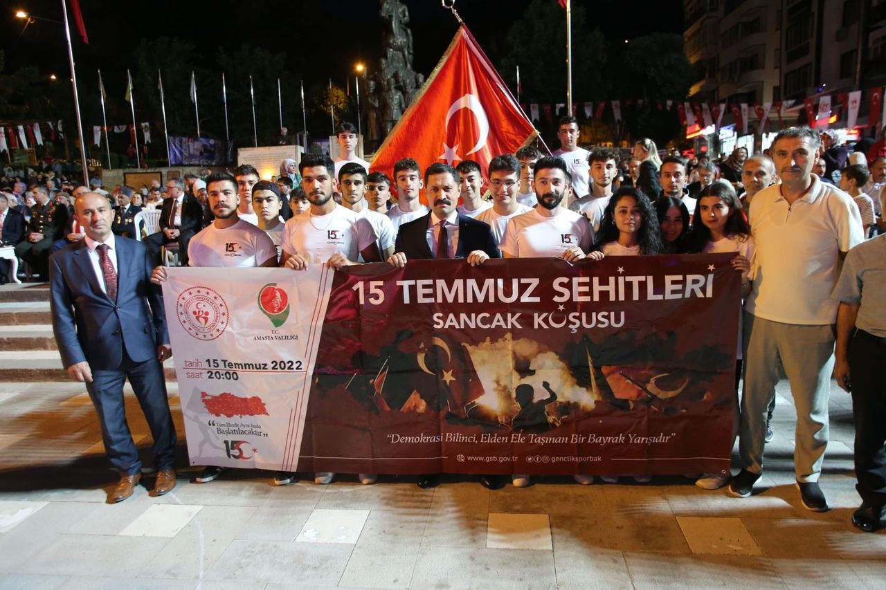 Milyonlar tek yürek oldu! Tüm yurtta 15 Temmuz Demokrasi ve Bayrak Yürüyüşü düzenlendi 11