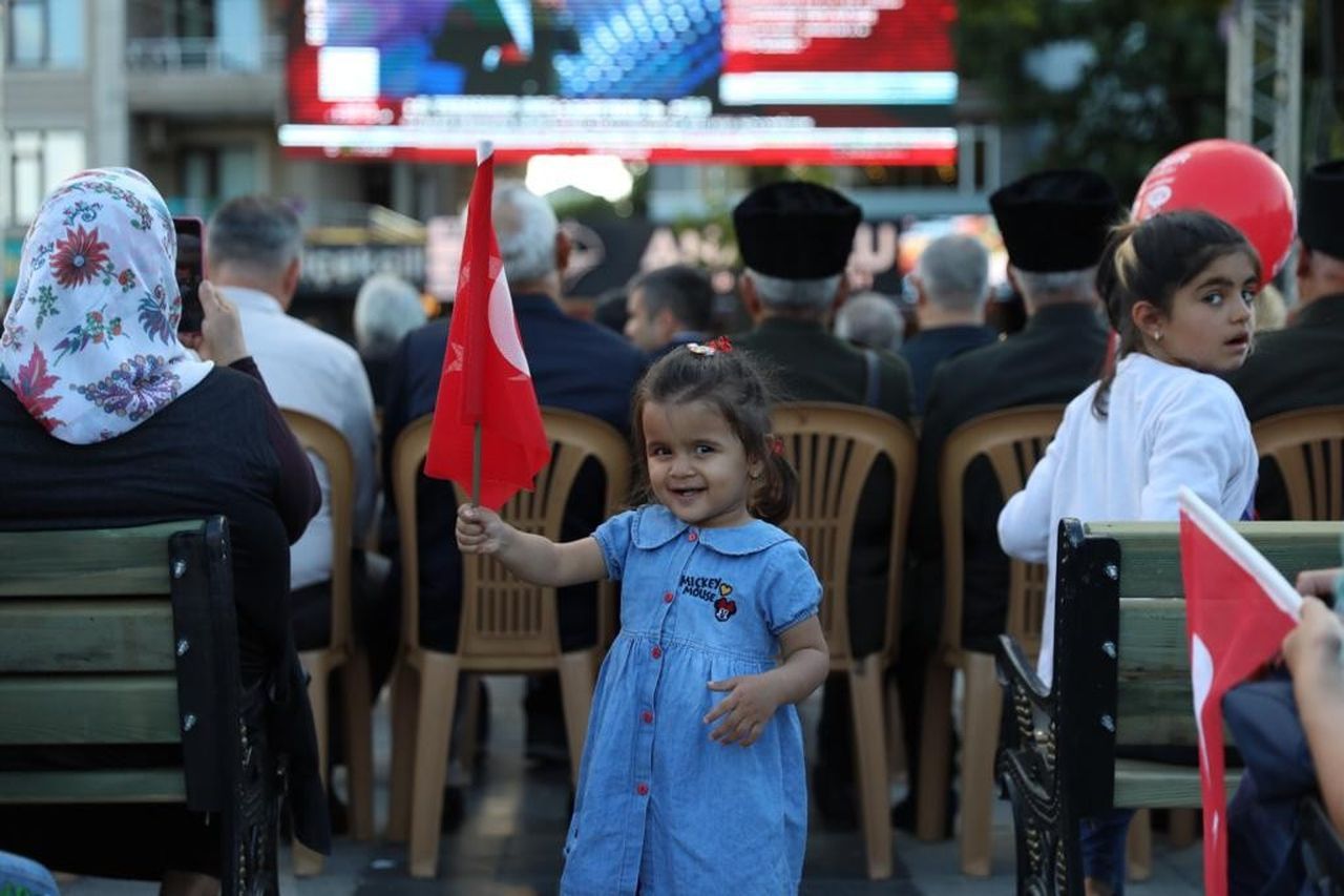 Milyonlar tek yürek oldu! Tüm yurtta 15 Temmuz Demokrasi ve Bayrak Yürüyüşü düzenlendi 12
