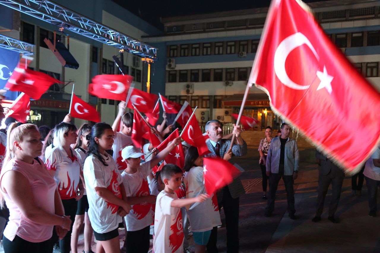 Milyonlar tek yürek oldu! Tüm yurtta 15 Temmuz Demokrasi ve Bayrak Yürüyüşü düzenlendi 13